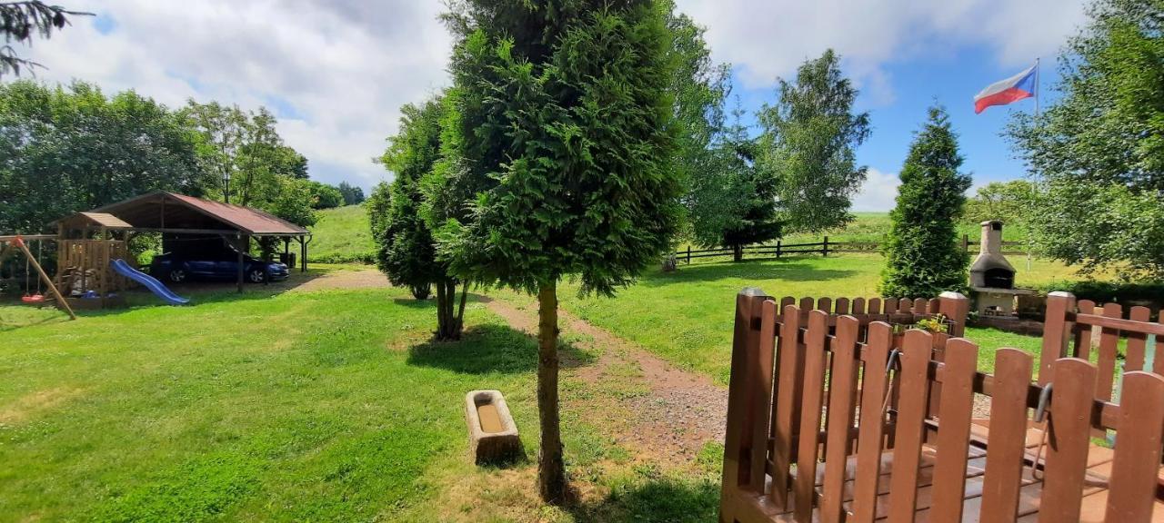 Cottage Bara Bozanov Екстер'єр фото